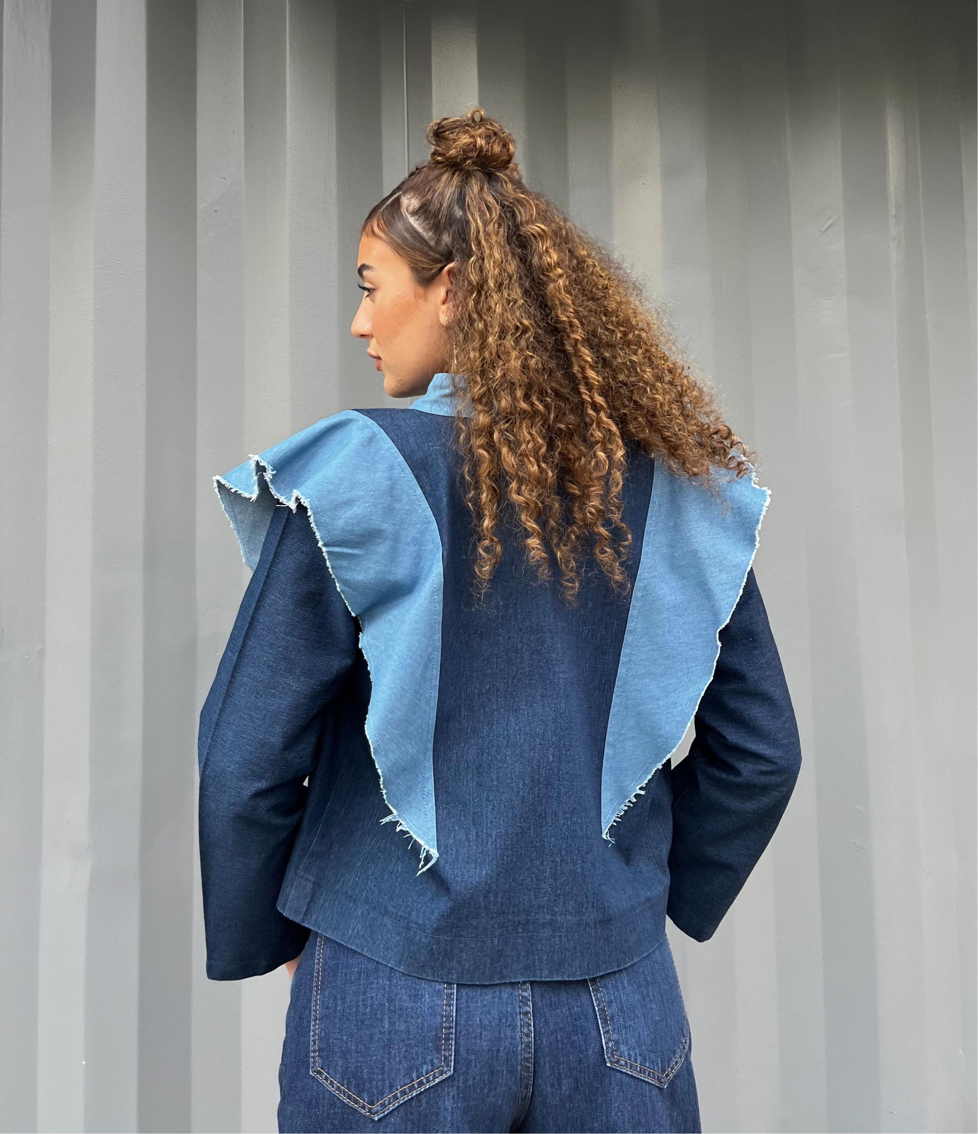 ICONIC DENIM IN BLUE
