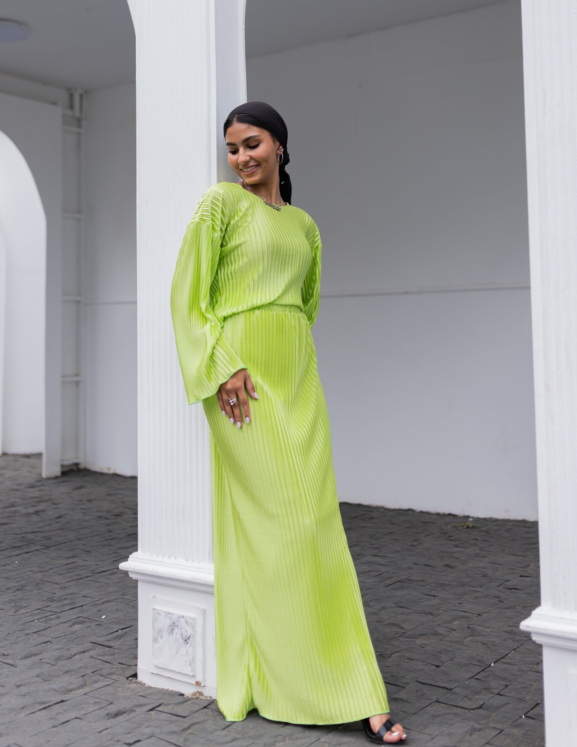 PLEATED SATIN SET IN LEMON GREEN