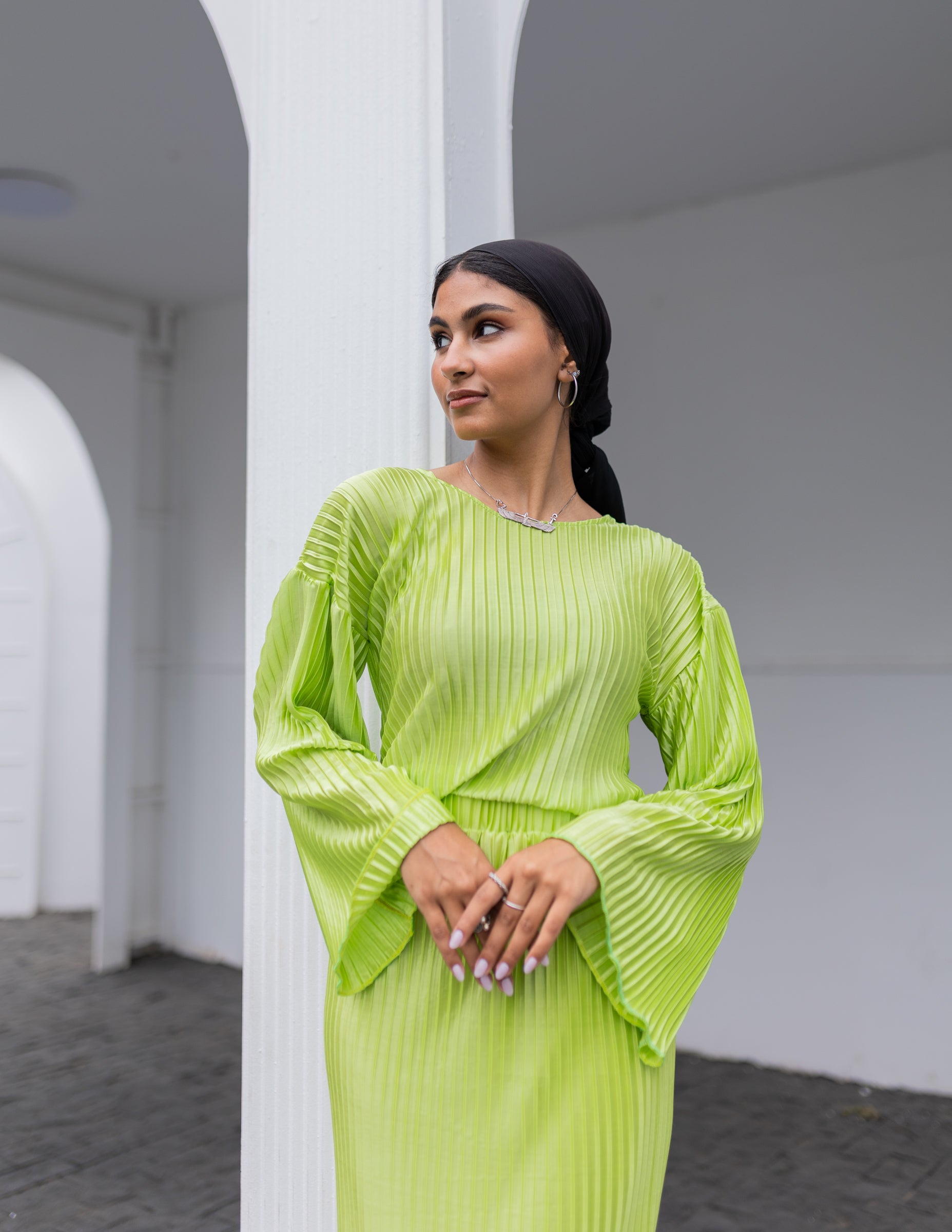 PLEATED SATIN SET IN LEMON GREEN