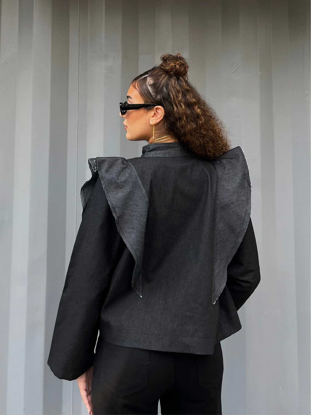 ICONIC DENIM IN BLACK