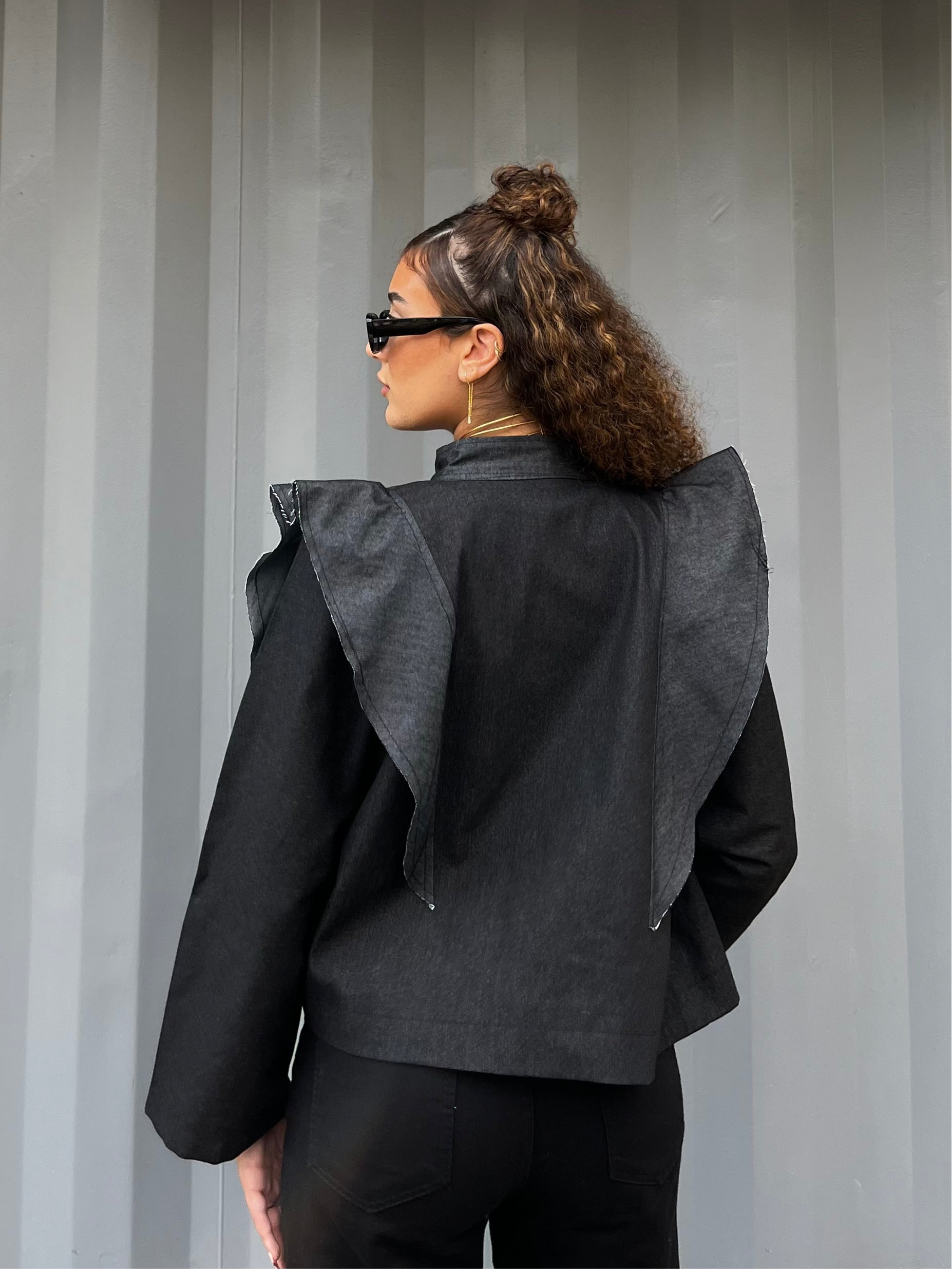 ICONIC DENIM IN BLACK