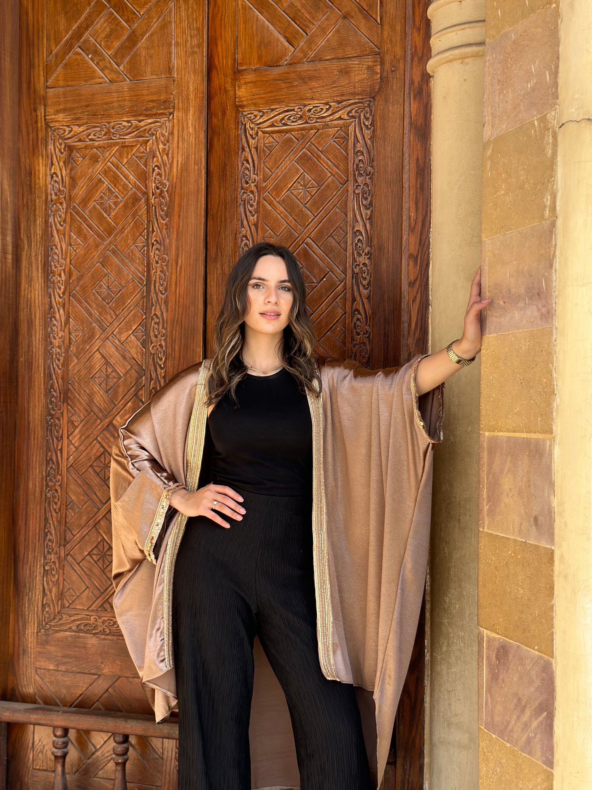 GLOW KIMONO IN BROWN