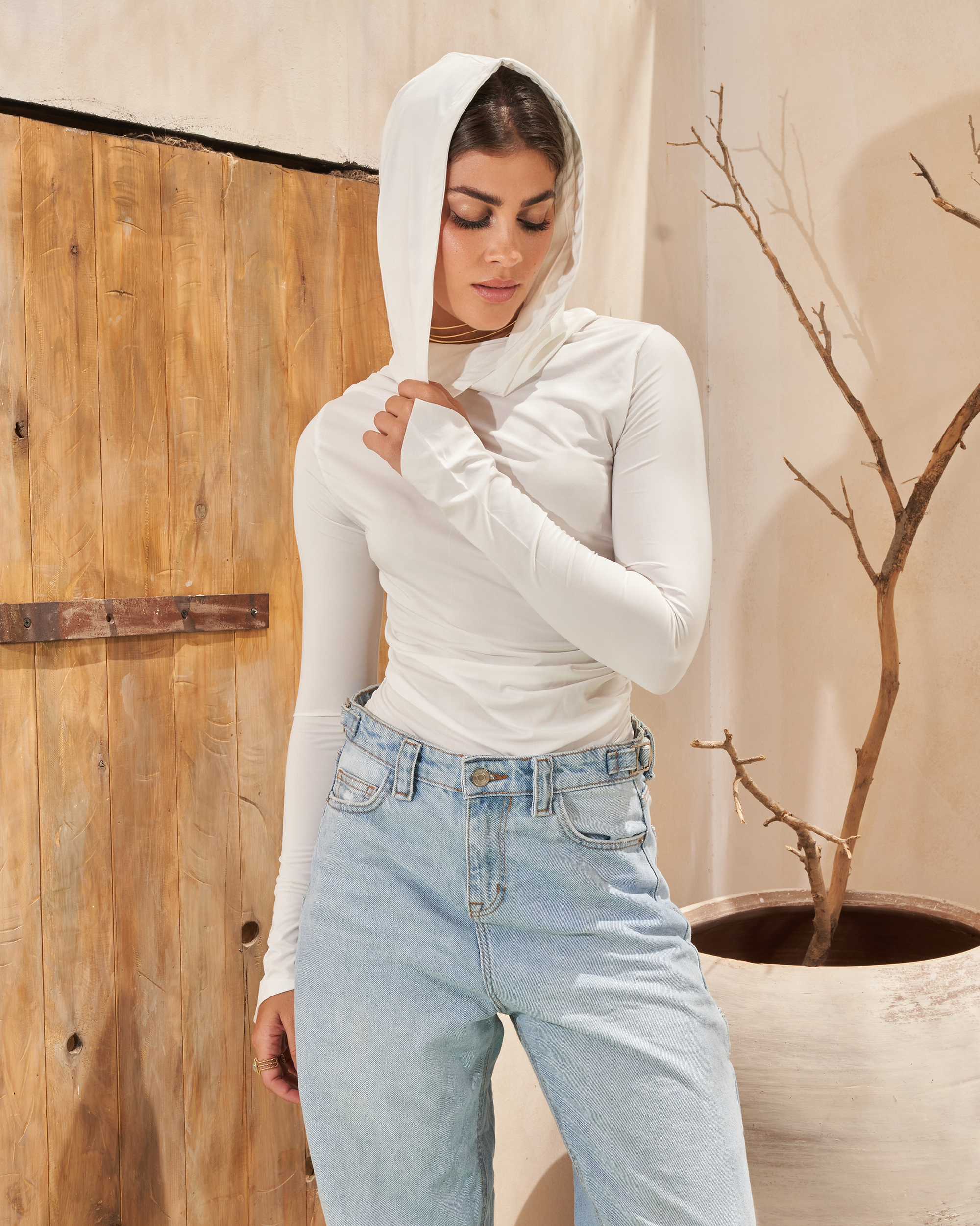 SOLA HOODED TOP IN WHITE
