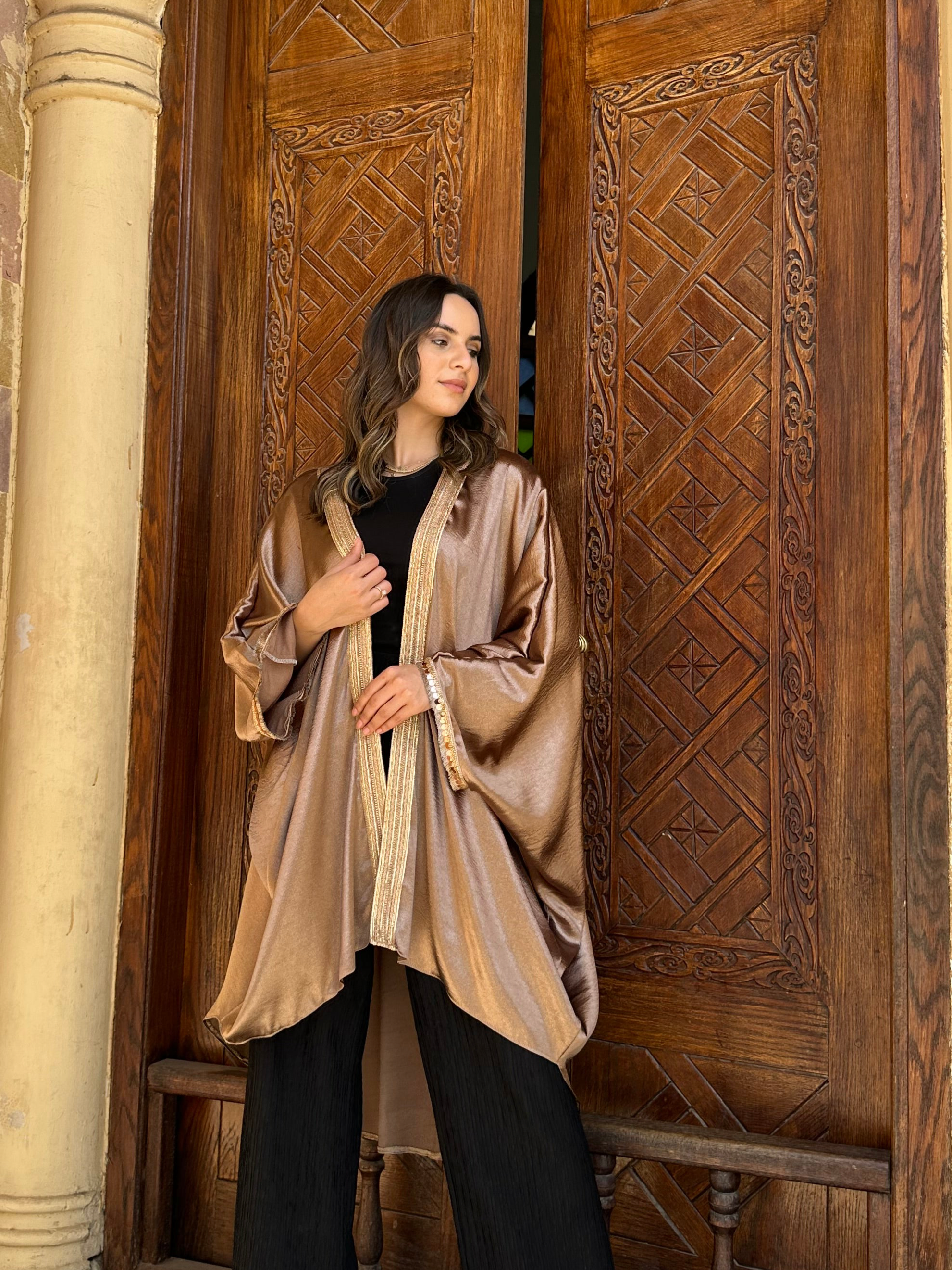 GLOW KIMONO IN BROWN