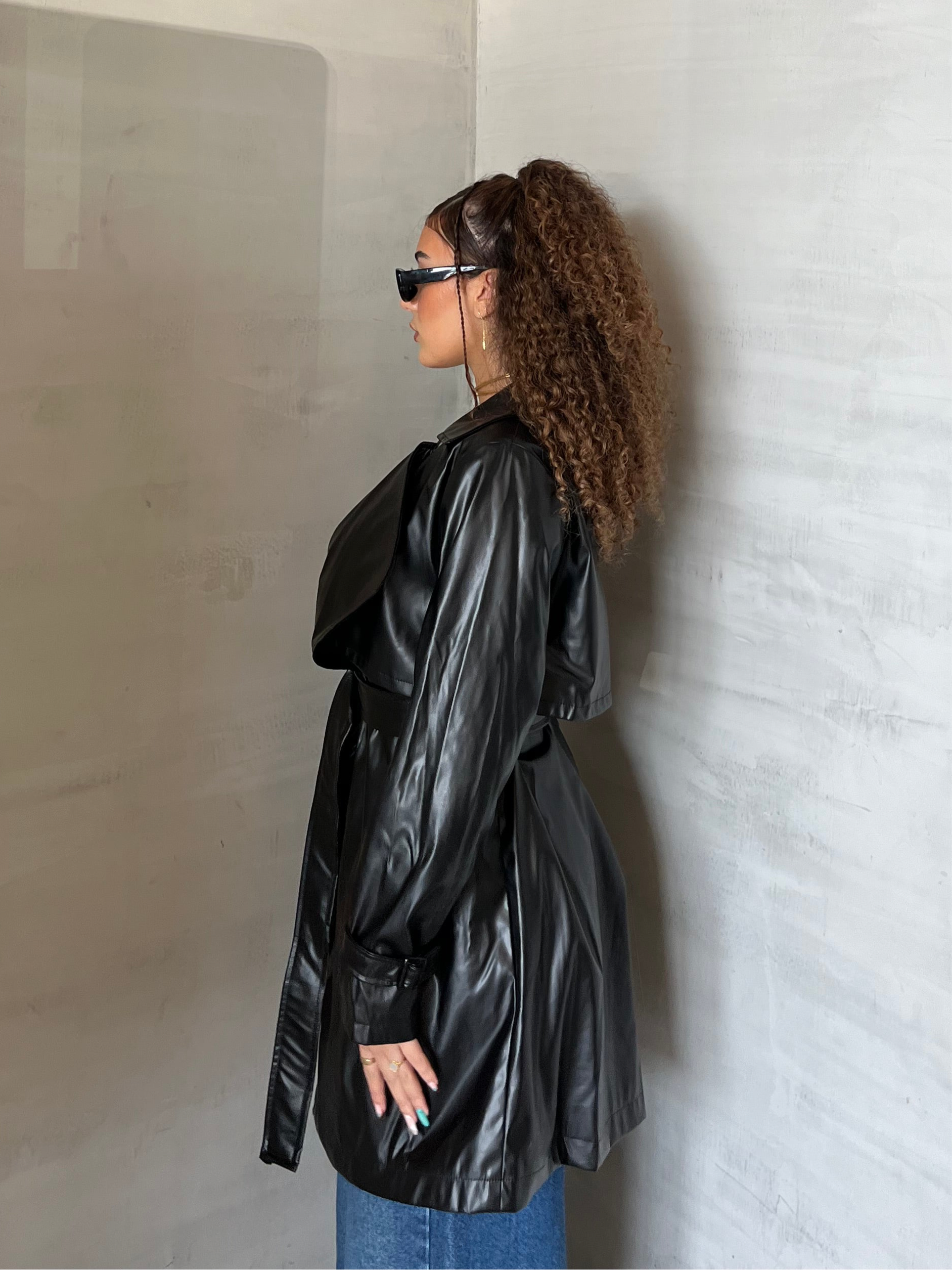 LEATHER TRENCH IN BLACK