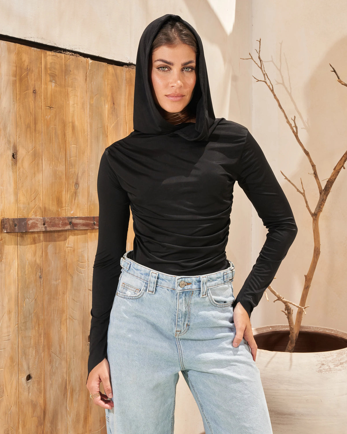 SOLA HOOPED TOP IN BLACK